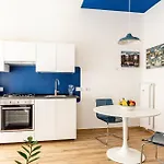 Bluhouse * Rom